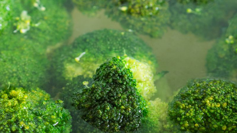 Steam Broccoli in a Pot Without a Steamer