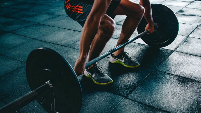 men lifting weights