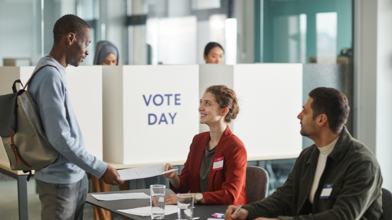 people at the voting place on the vote day