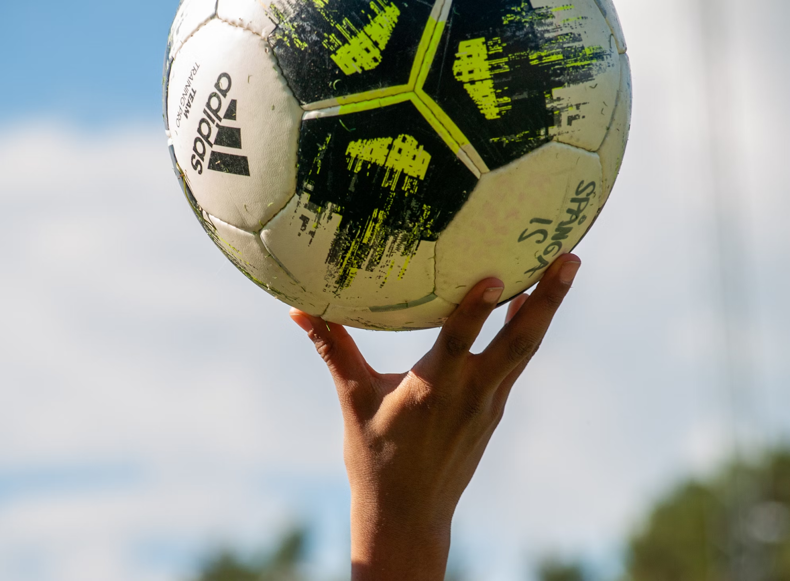 Mind-Blowing Sports Tech: How Smart Balls and Pucks Are Changing the Game Forever!