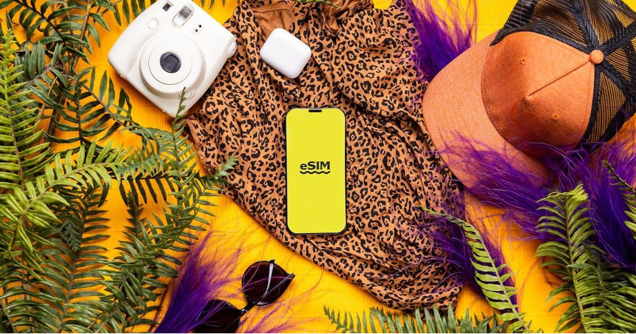 Tech-Enhanced Travel: 2025&#8217;s Essential Gadgets &#038; Stylish Gear for Summer Adventures